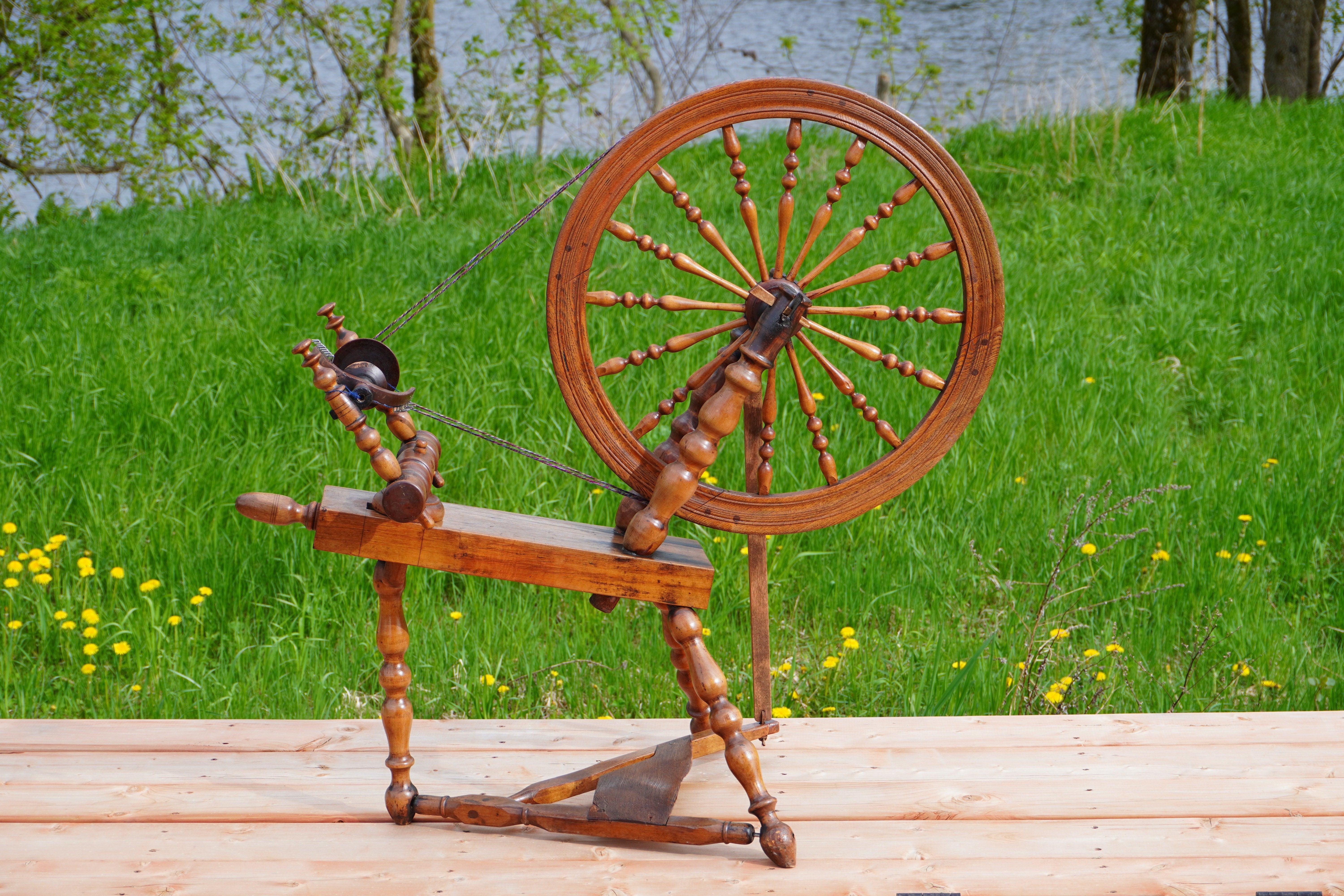 Double Drive Antique Spinning Wheel