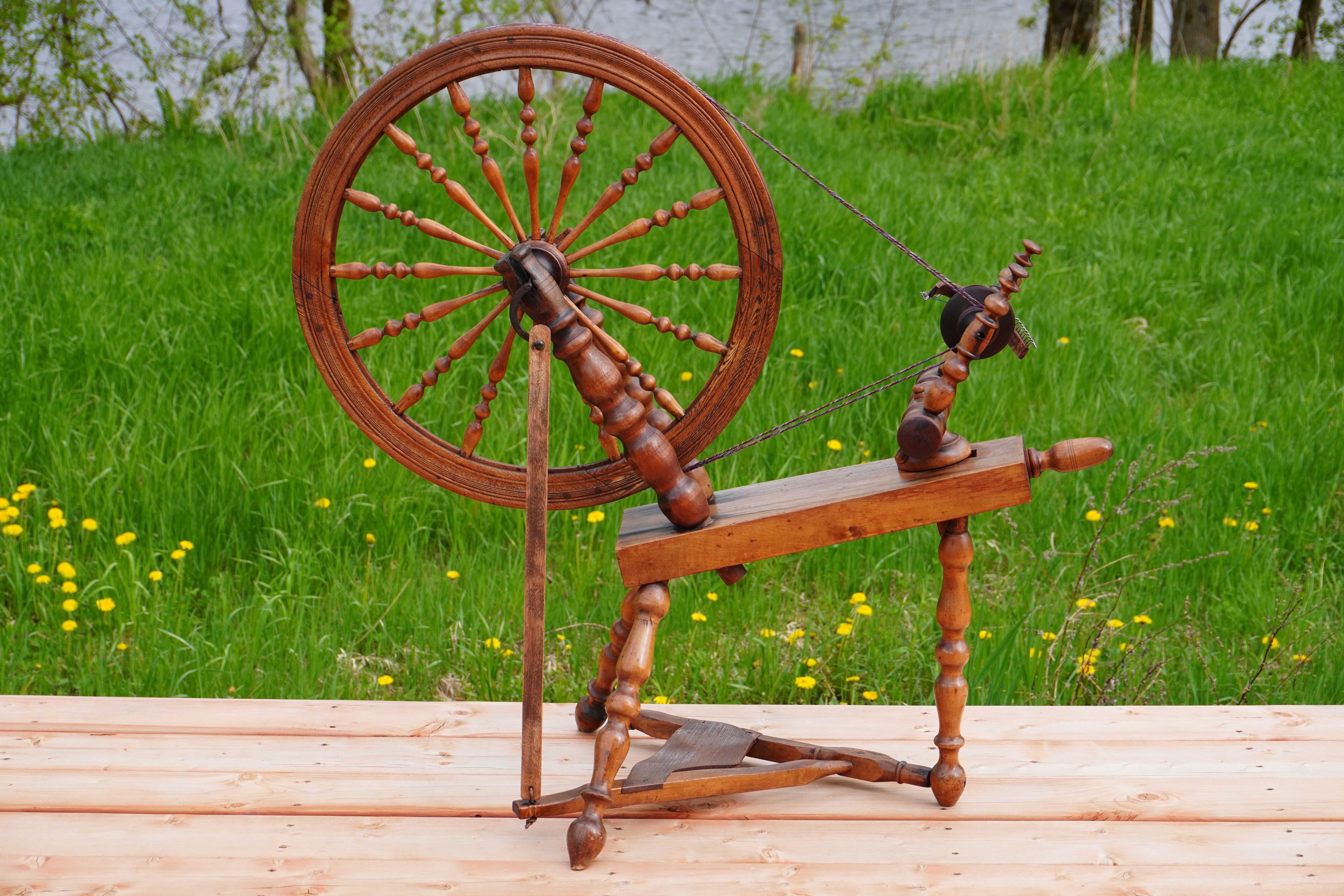 Double Drive Antique Spinning Wheel