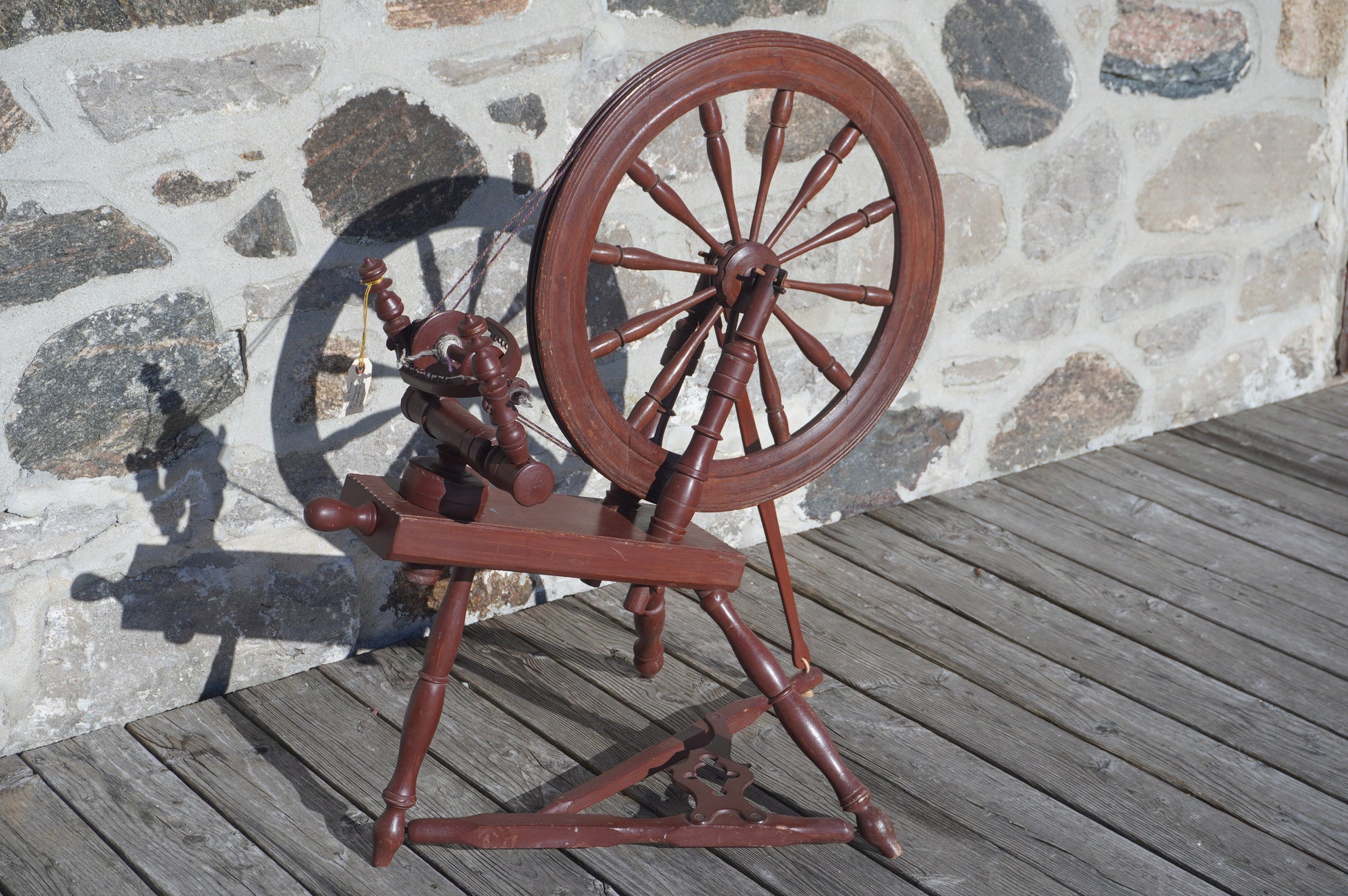 Rouet antique à double courroies