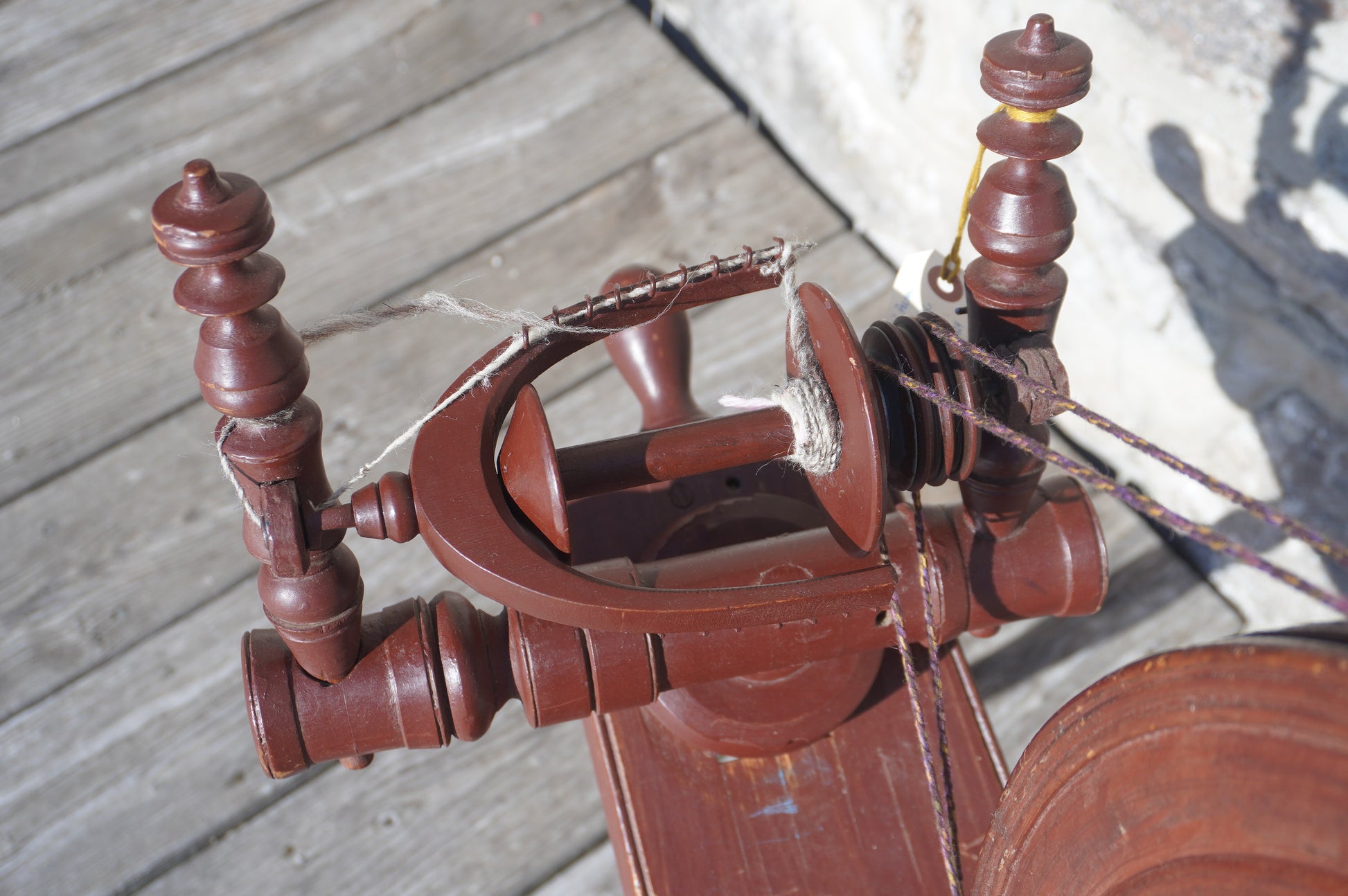 Rouet antique à double courroies