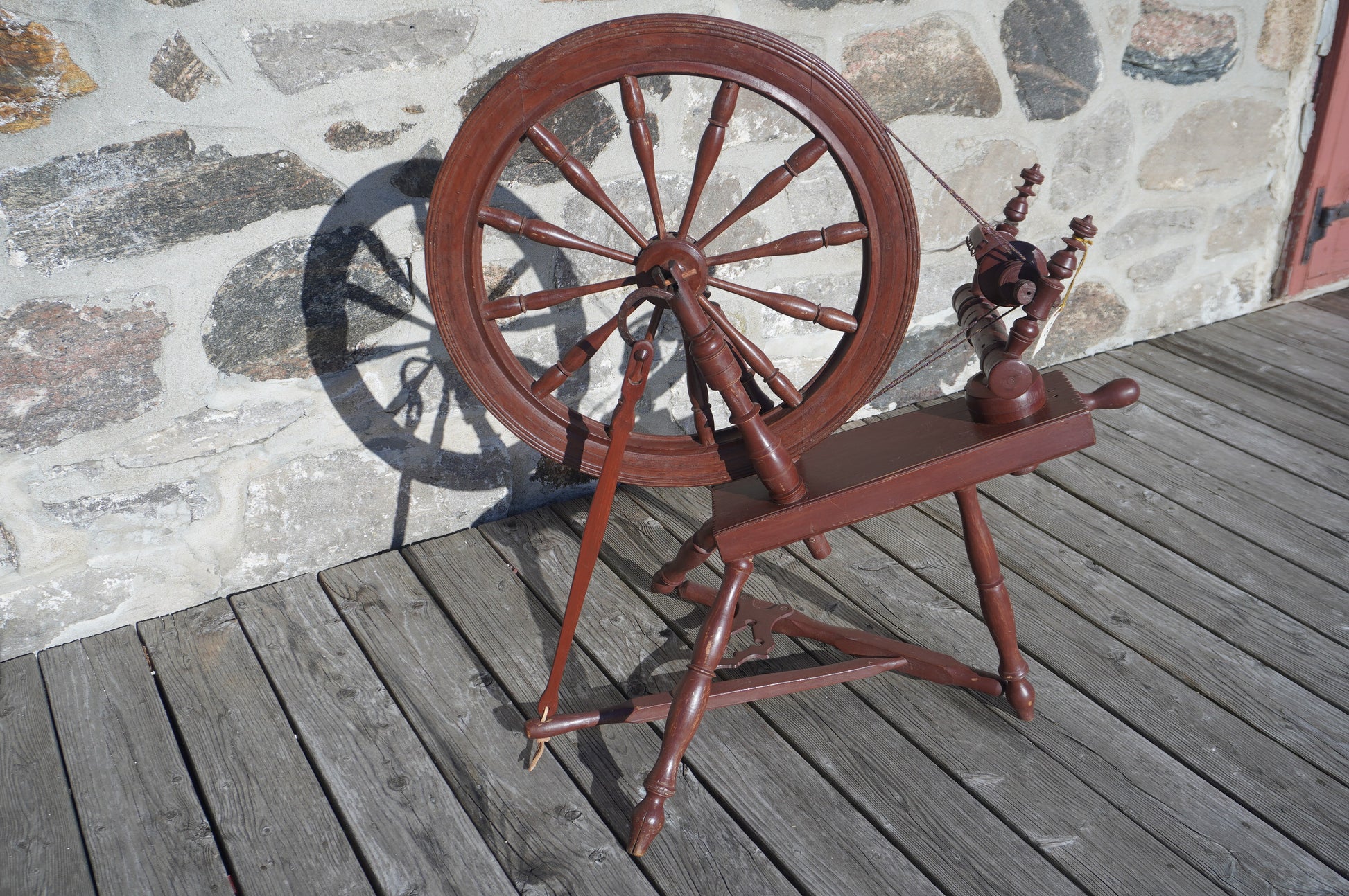 Rouet antique à double courroies