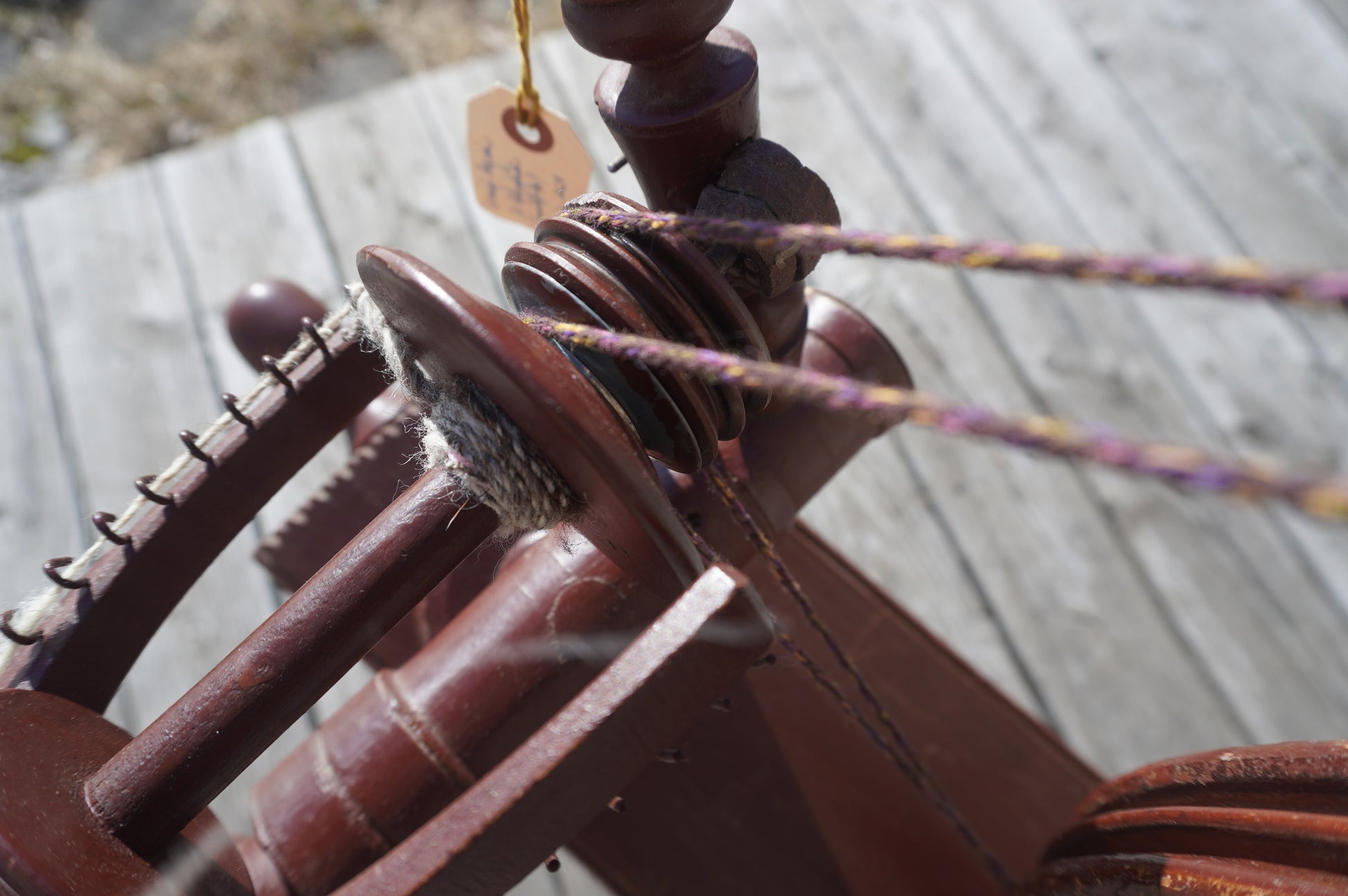 Rouet antique à double courroies