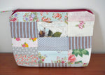 Load image into Gallery viewer, Petites fleurs rouges - Pochette patchwork
