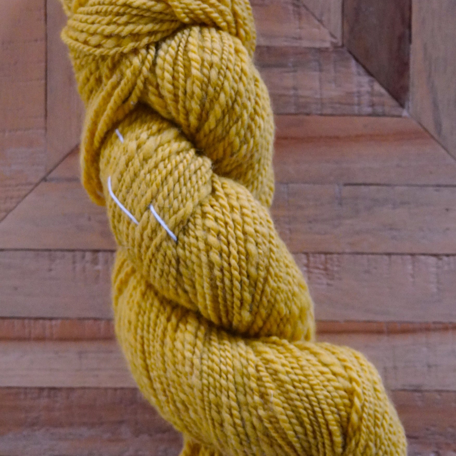 Laine mérinos filée à la main grosseur Light Worsted