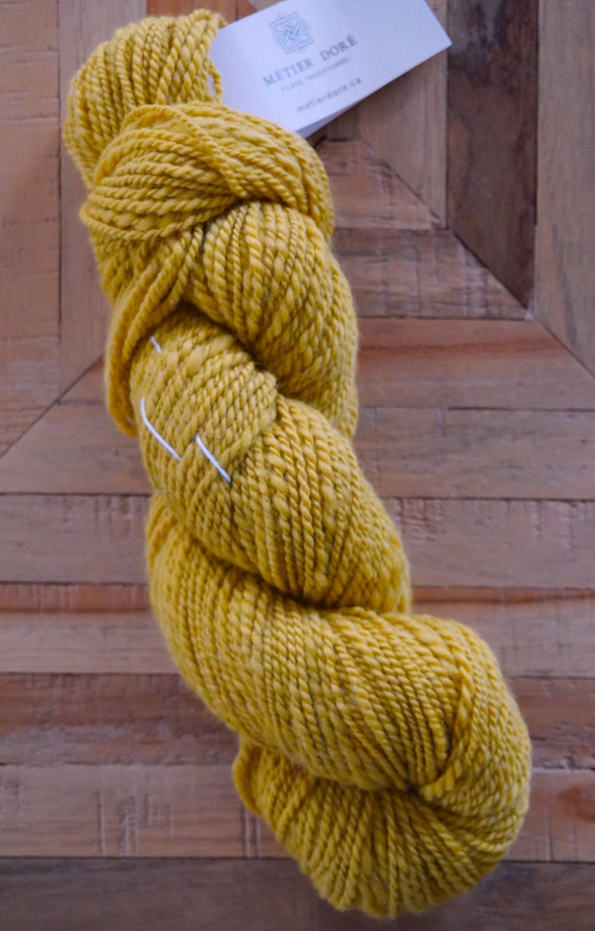 Laine mérinos filée à la main grosseur Light Worsted