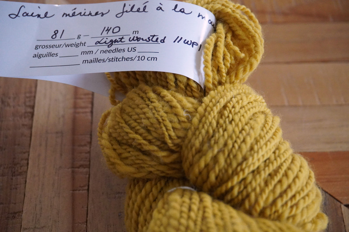 Laine mérinos filée à la main grosseur Light Worsted