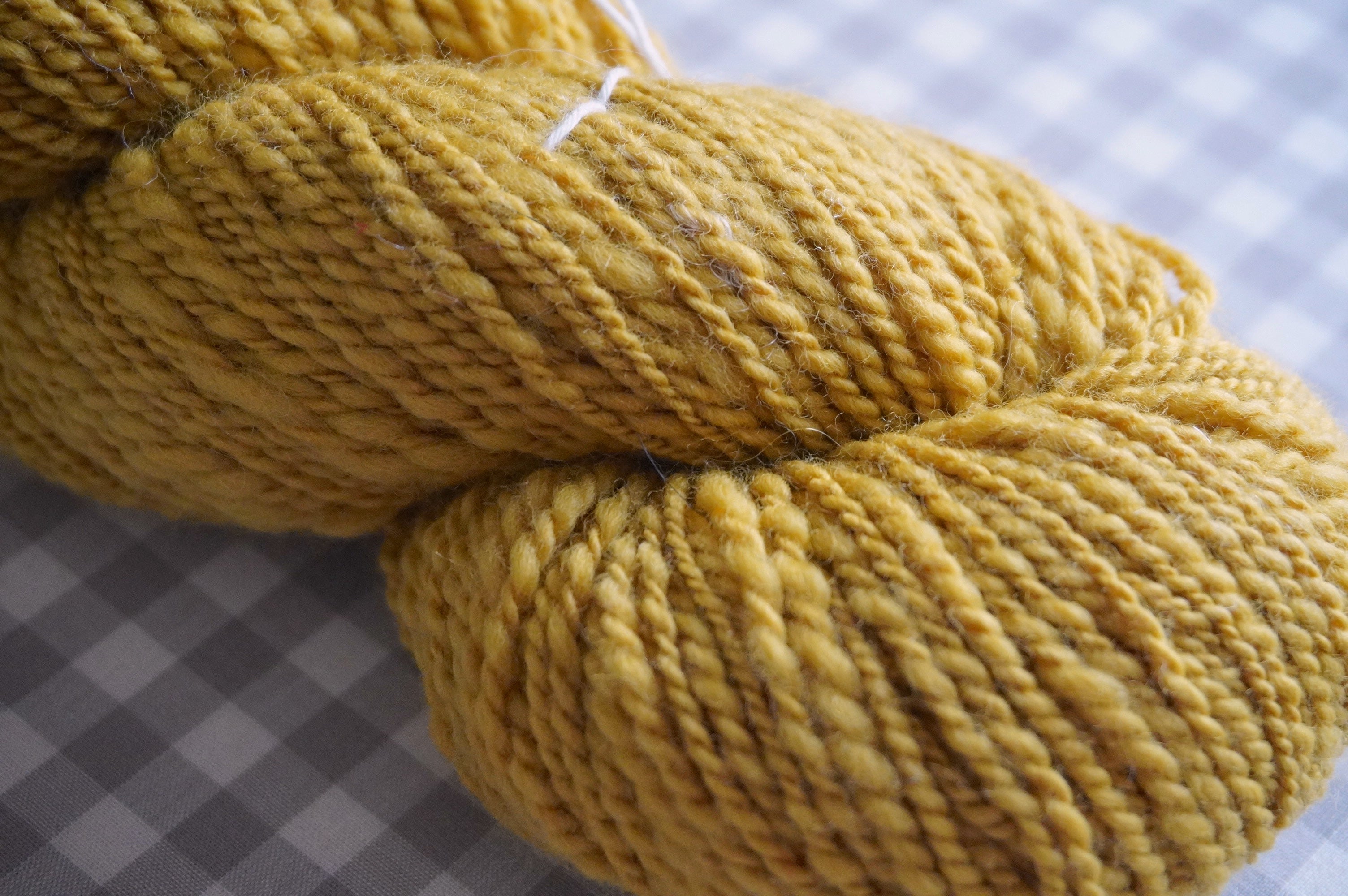 Laine mérinos filée à la main grosseur Light Worsted