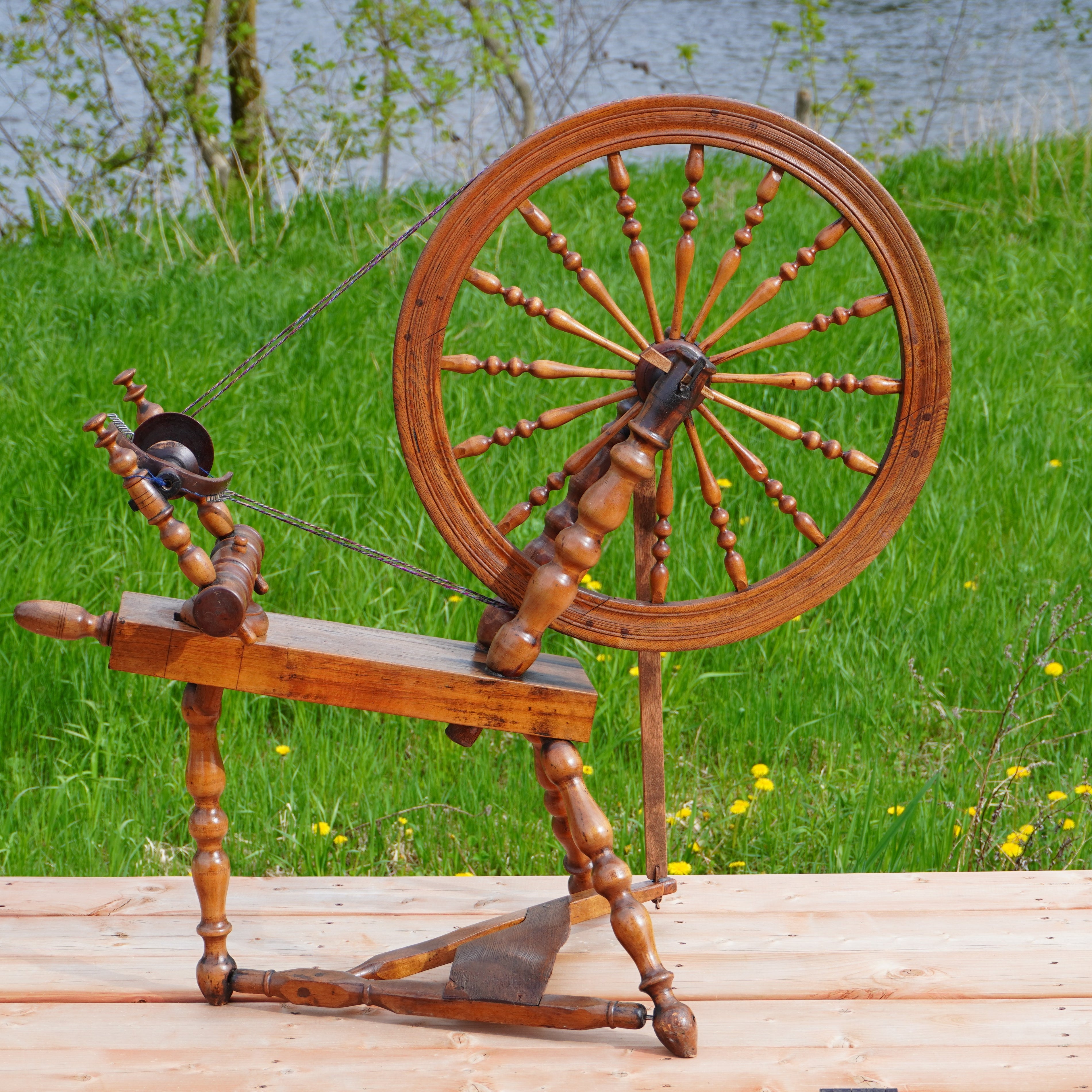 Double Drive Antique Spinning Wheel